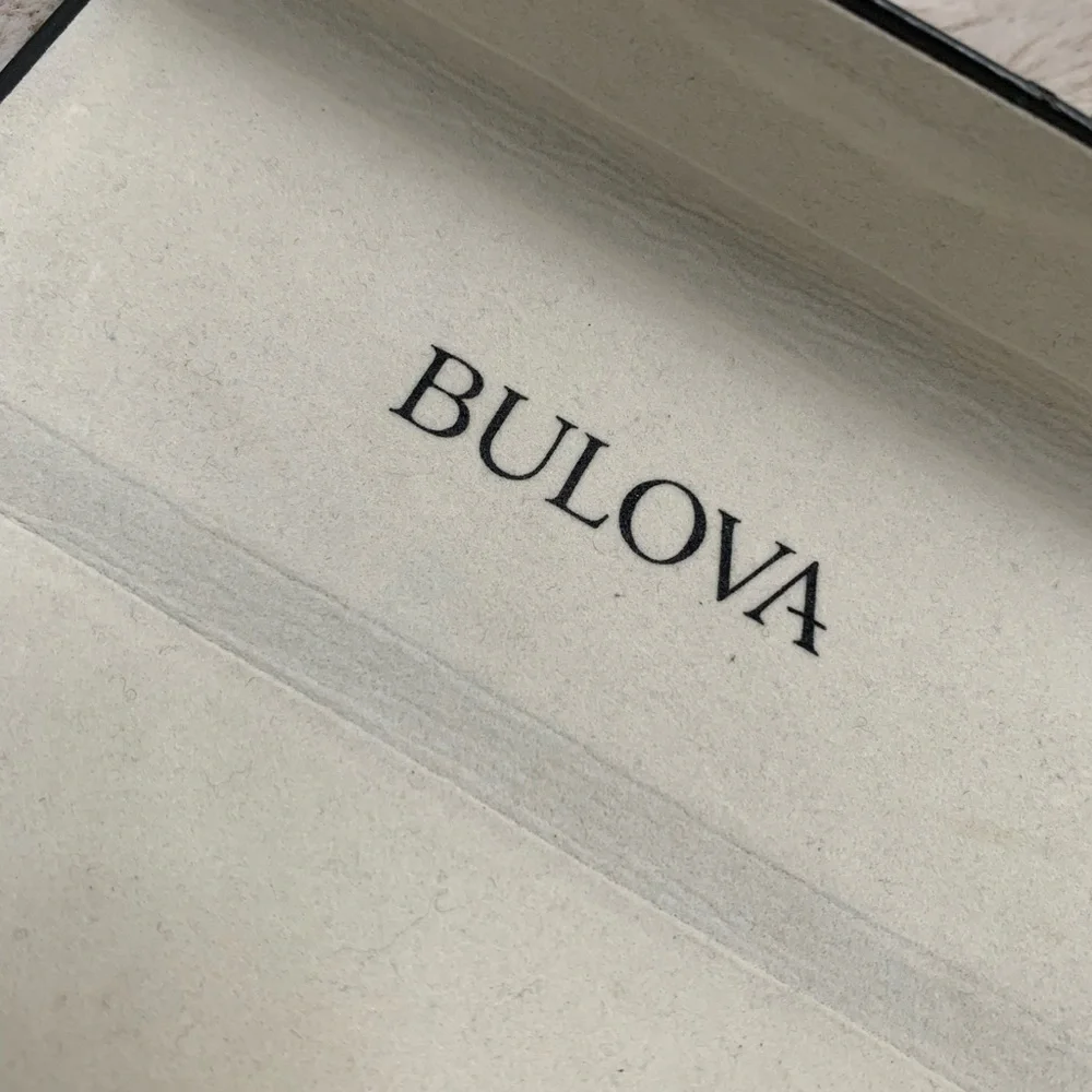 ❤Bulova dark Gray Triangle Glasses Case - Picture 2 of 5